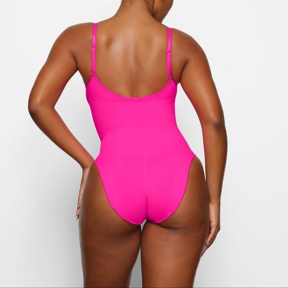 SOLD !!! SKIMS NWOT SIZE S/M SCULPT SHAPEWEAR - Picture 4 of 6